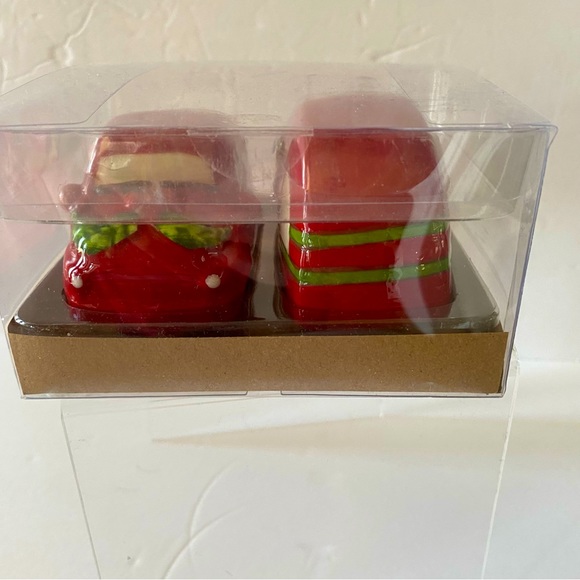 NIB Car and Travel Camper Salt and Pepper shakers Christmas Tree Dog Wreath Red - Picture 5 of 8